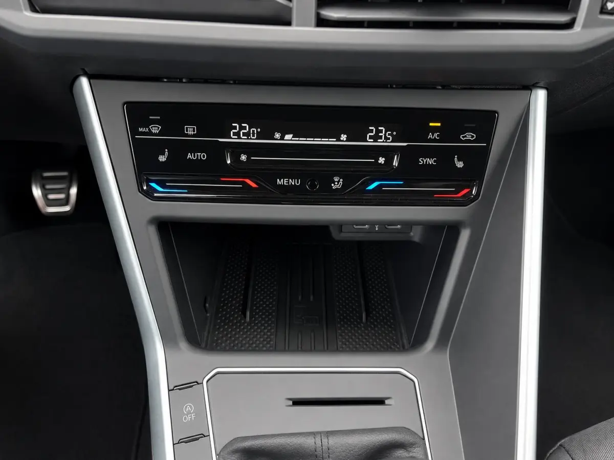 1.0 TSI Life Camera Stoelverwarming Navigatie Digital Cockpit DAB  Active Cruise Control Parkeersensoren LED koplampen  Climate Control Apple Carplay