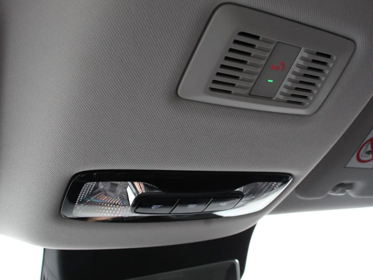 1.5 Luxury Automaat Navigatie Apple Carplay/Android Auto Airco Cruise Control Lichtmetalen velgen Digitaal Dashboard