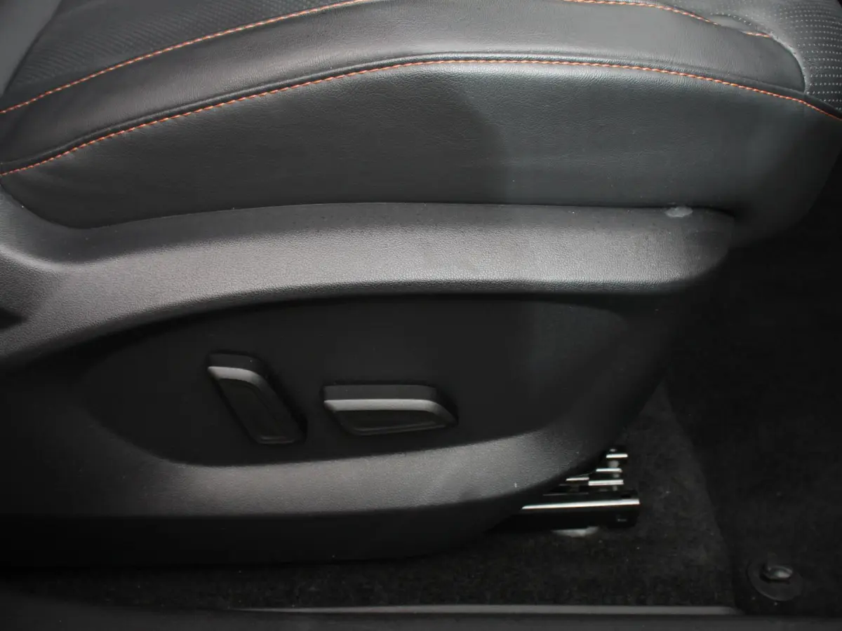 1.5 Luxury Automaat Navigatie Apple Carplay/Android Auto Airco Cruise Control Lichtmetalen velgen Digitaal Dashboard