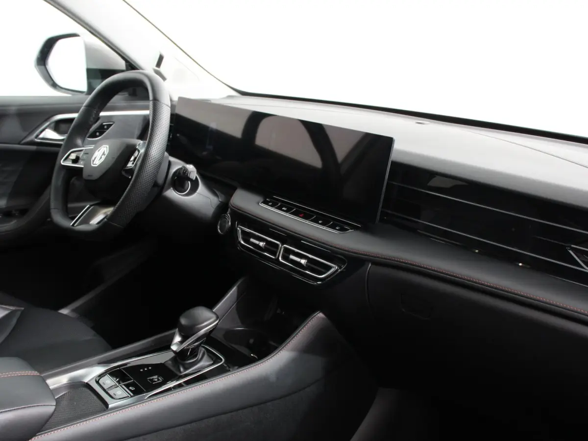 1.5 Luxury Automaat Navigatie Apple Carplay/Android Auto Airco Cruise Control Lichtmetalen velgen Digitaal Dashboard