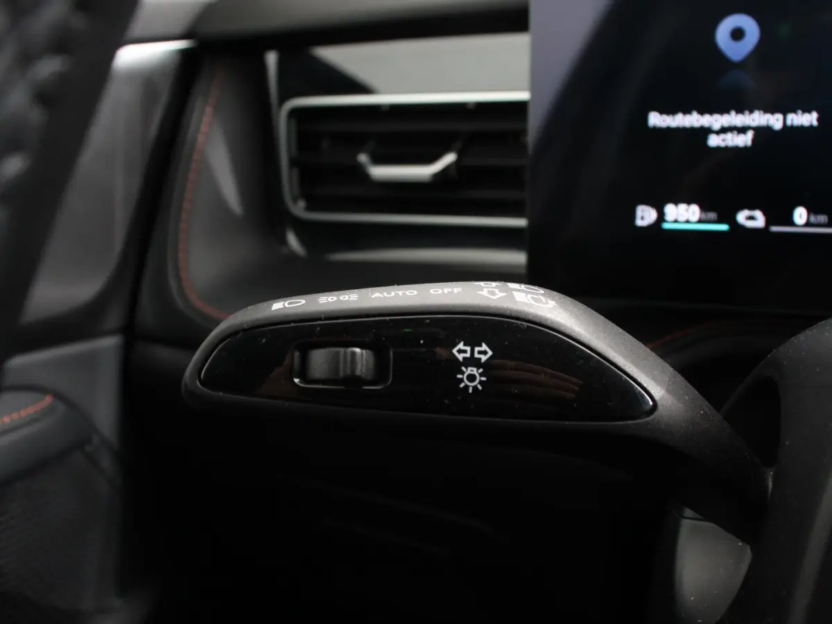 1.5 Luxury Automaat Navigatie Apple Carplay/Android Auto Airco Cruise Control Lichtmetalen velgen Digitaal Dashboard