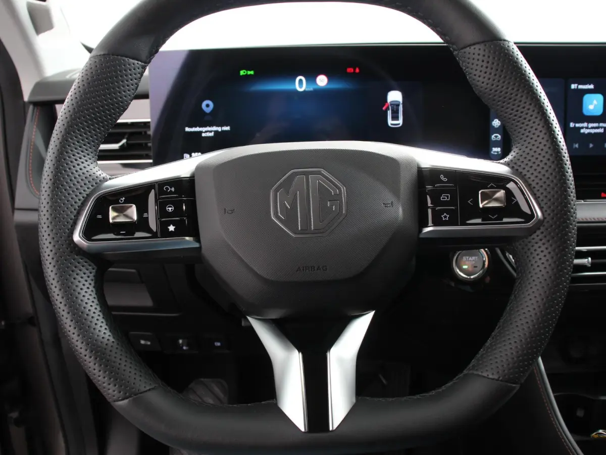 1.5 Luxury Automaat Navigatie Apple Carplay/Android Auto Airco Cruise Control Lichtmetalen velgen Digitaal Dashboard