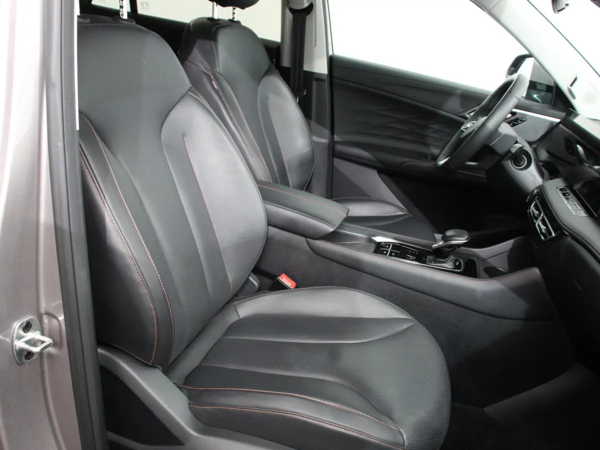 1.5 Luxury Automaat Navigatie Apple Carplay/Android Auto Airco Cruise Control Lichtmetalen velgen Digitaal Dashboard