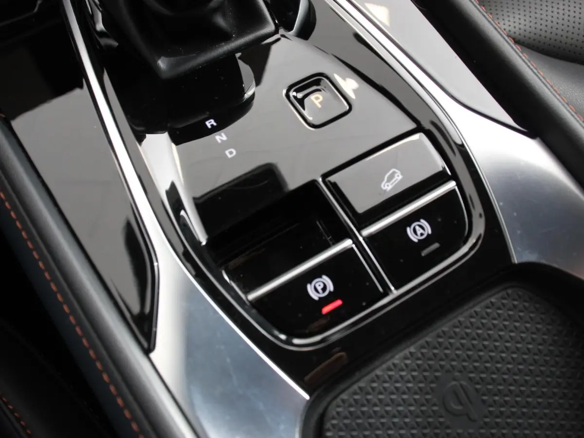 1.5 Luxury Automaat Navigatie Apple Carplay/Android Auto Airco Cruise Control Lichtmetalen velgen Digitaal Dashboard