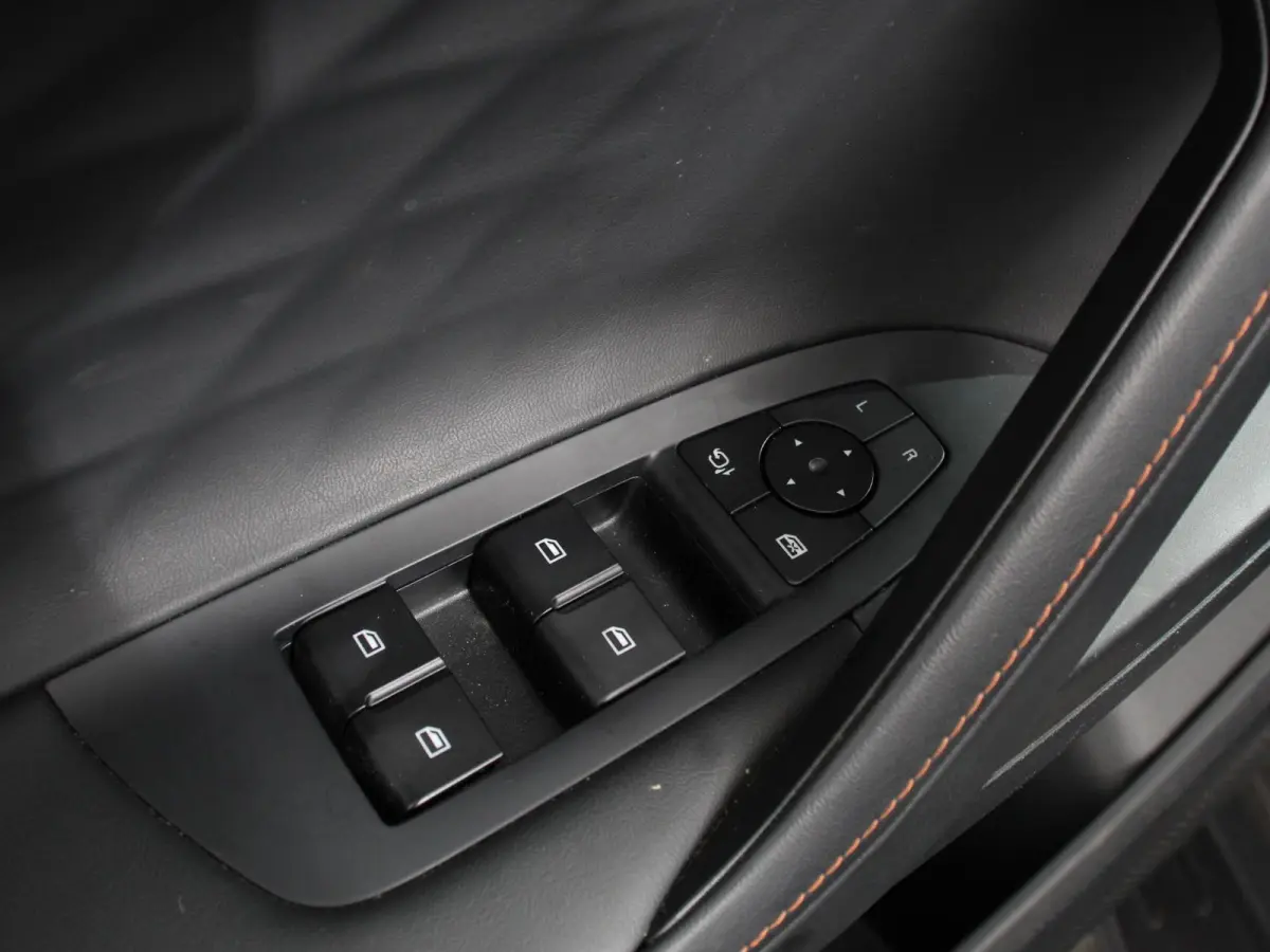 1.5 Luxury Automaat Navigatie Apple Carplay/Android Auto Airco Cruise Control Lichtmetalen velgen Digitaal Dashboard