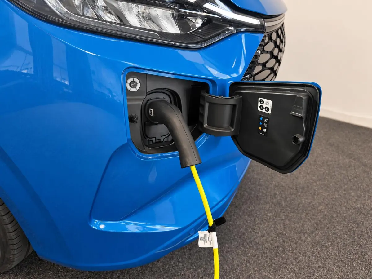 320 L2H1 Aut. Limited 71 kWh DC Dubbele Cabine Full LED Navi Camera LM Velgen PDC VA Cruise Control 2 Schuifdeuren