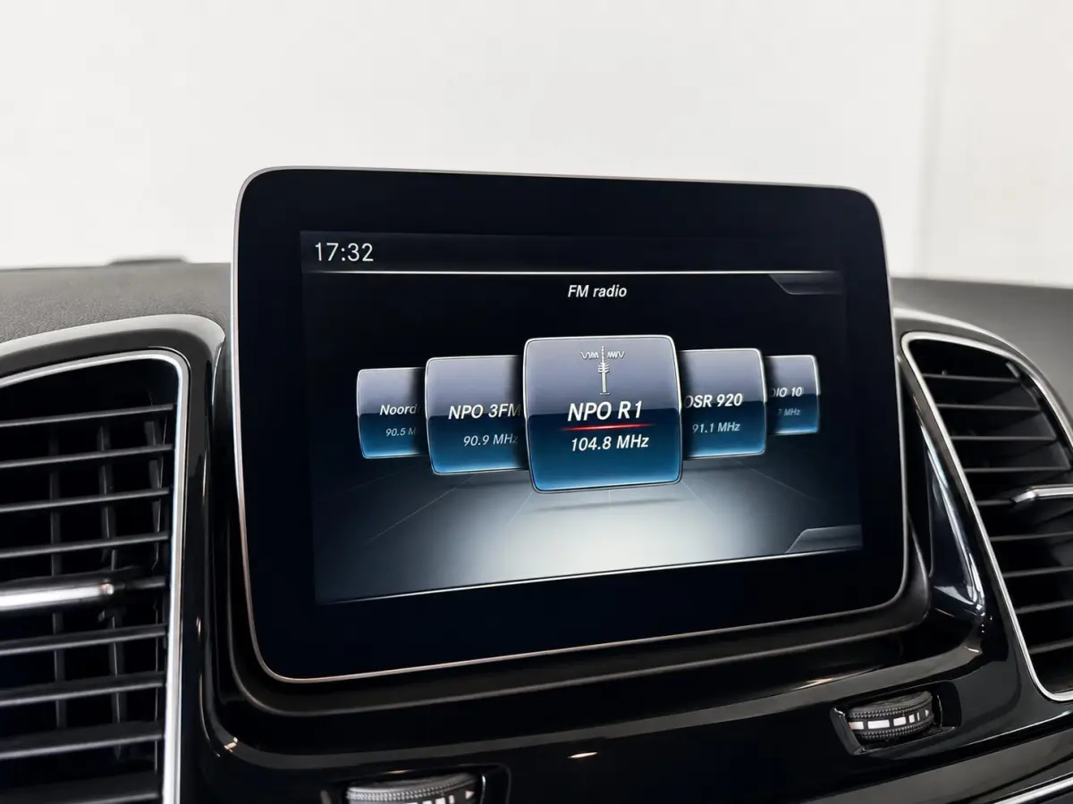 350 d 4MATIC Trekhaak Panoramadak Camera Luchtvering Electrische Stoelen Cruise Control Dodehoek Navigatie Leder Stoelverwarming