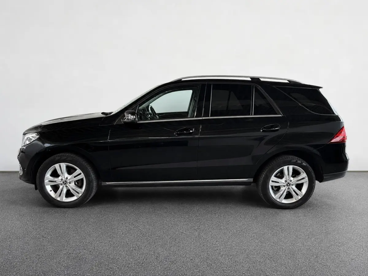 350 d 4MATIC Trekhaak Panoramadak Camera Luchtvering Electrische Stoelen Cruise Control Dodehoek Navigatie Leder Stoelverwarming