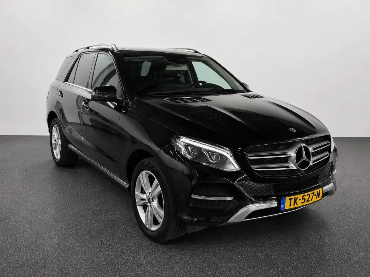 350 d 4MATIC Trekhaak Panoramadak Camera Luchtvering Electrische Stoelen Cruise Control Dodehoek Navigatie Leder Stoelverwarming
