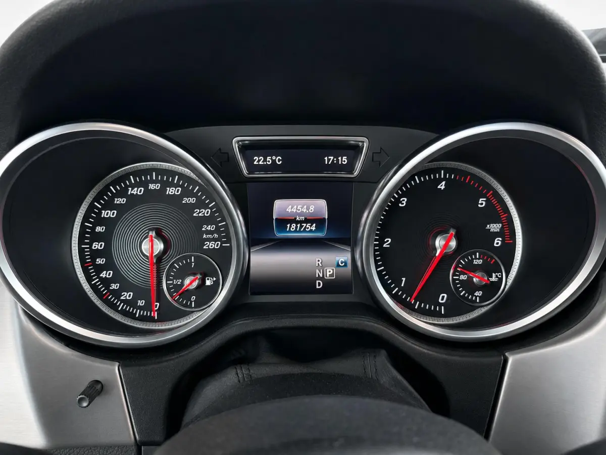350 d 4MATIC Trekhaak Panoramadak Camera Luchtvering Electrische Stoelen Cruise Control Dodehoek Navigatie Leder Stoelverwarming