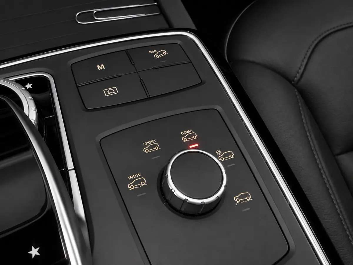 350 d 4MATIC Trekhaak Panoramadak Camera Luchtvering Electrische Stoelen Cruise Control Dodehoek Navigatie Leder Stoelverwarming