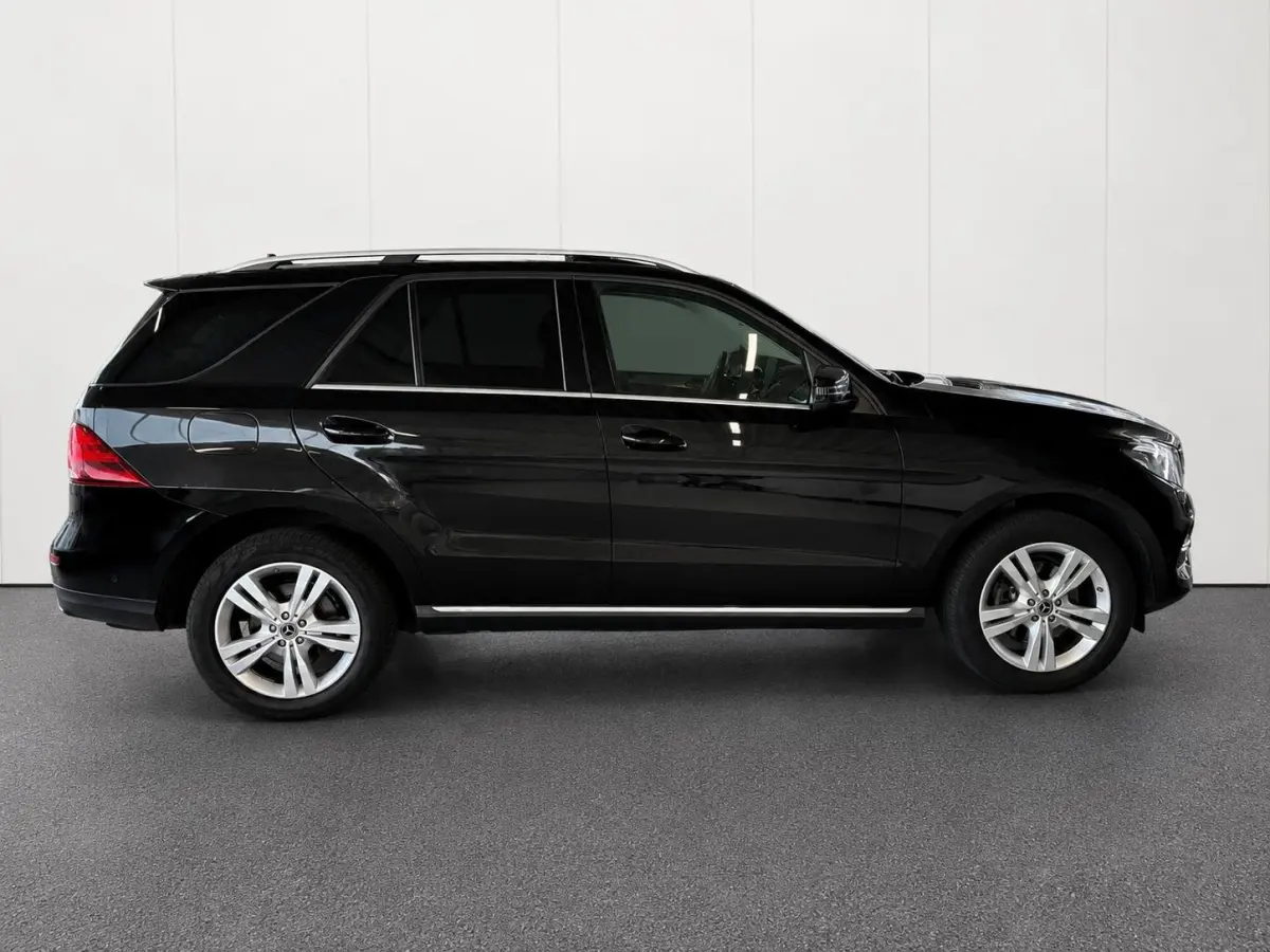 350 d 4MATIC Trekhaak Panoramadak Camera Luchtvering Electrische Stoelen Cruise Control Dodehoek Navigatie Leder Stoelverwarming