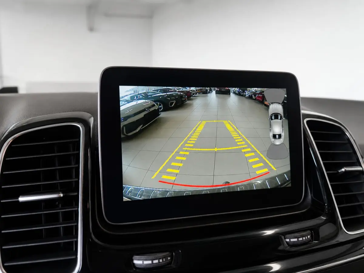 350 d 4MATIC Trekhaak Panoramadak Camera Luchtvering Electrische Stoelen Cruise Control Dodehoek Navigatie Leder Stoelverwarming