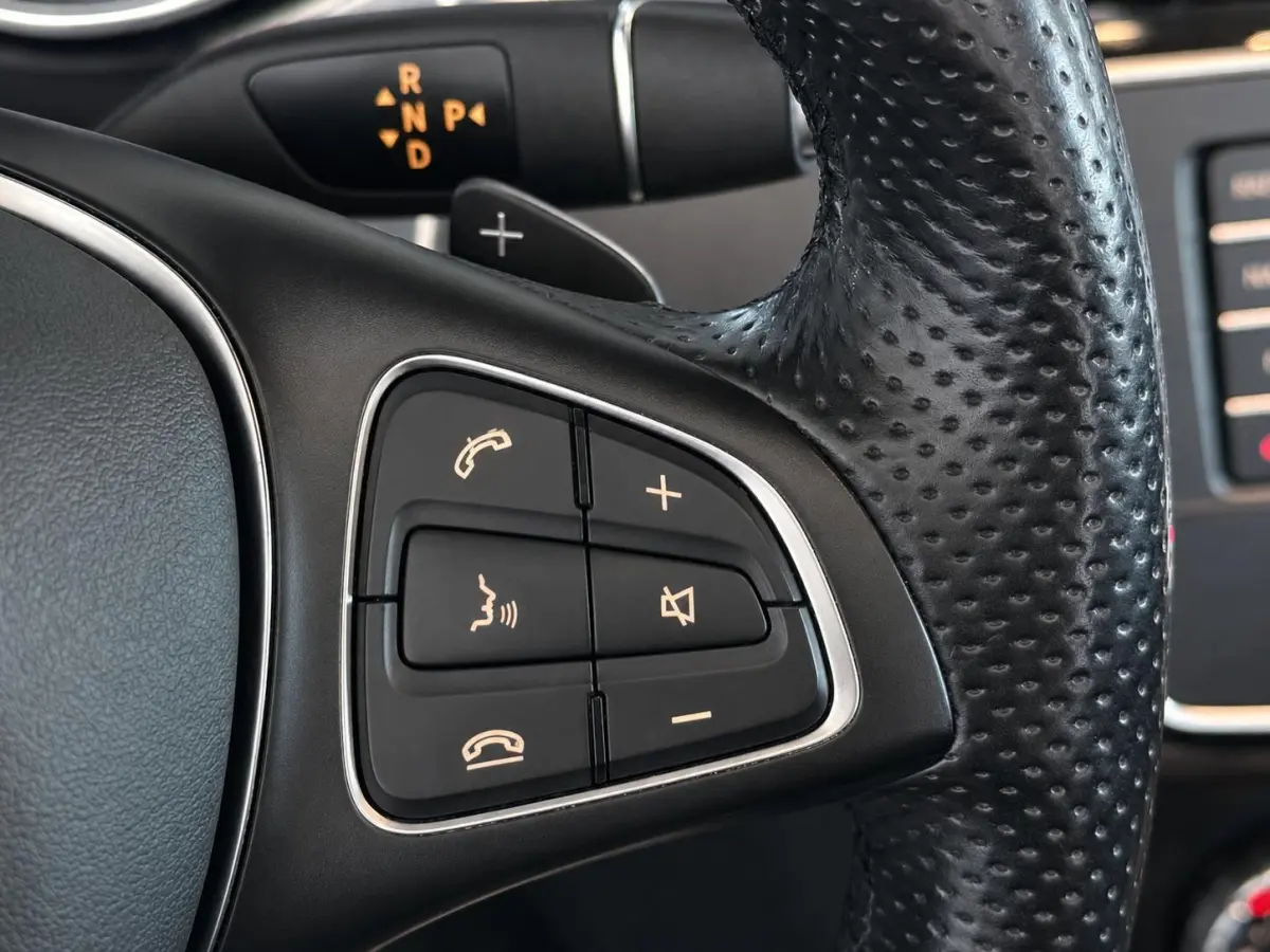 350 d 4MATIC Trekhaak Panoramadak Camera Luchtvering Electrische Stoelen Cruise Control Dodehoek Navigatie Leder Stoelverwarming