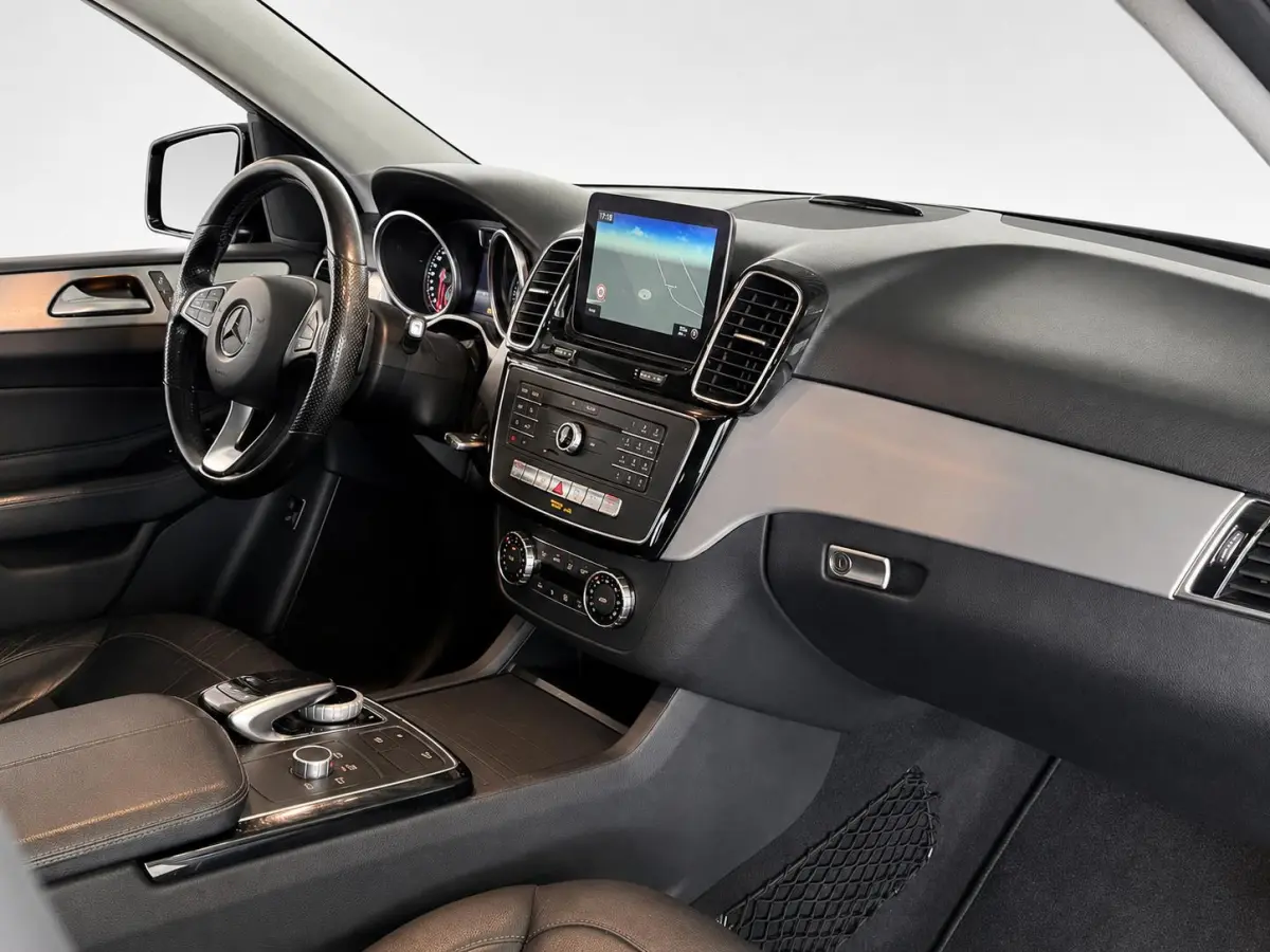 350 d 4MATIC Trekhaak Panoramadak Camera Luchtvering Electrische Stoelen Cruise Control Dodehoek Navigatie Leder Stoelverwarming