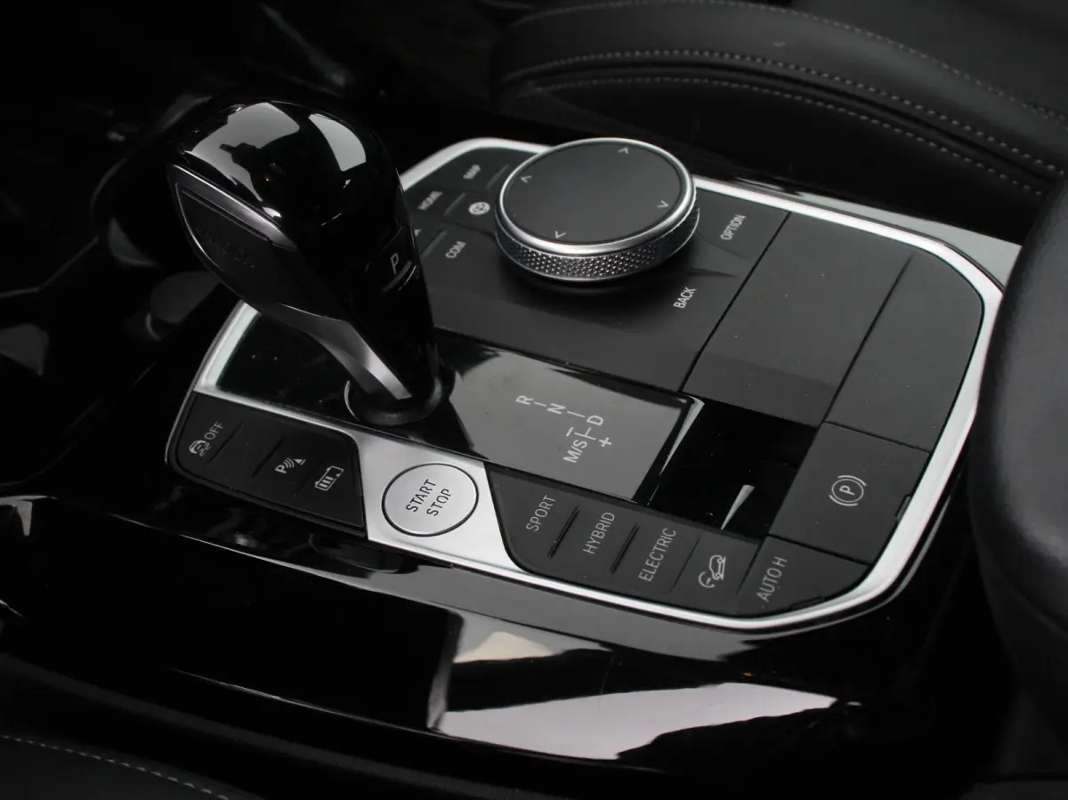 xDrive30e 292pk M-Sport Executive PHEV DEMO ! Camera Electrische achterklep Navigatie Apple Carplay/Android Auto Parkeer sensoren