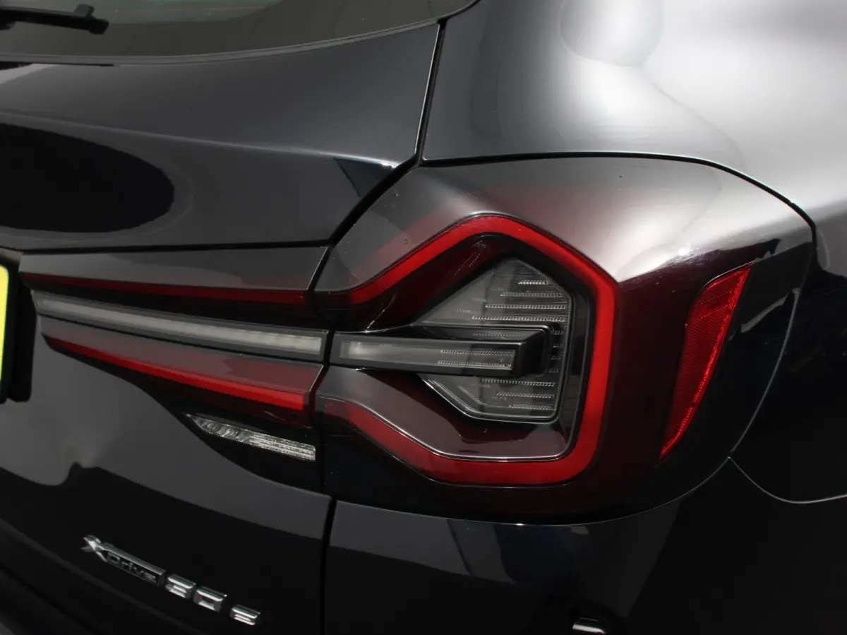 xDrive30e 292pk M-Sport Executive PHEV DEMO ! Camera Electrische achterklep Navigatie Apple Carplay/Android Auto Parkeer sensoren