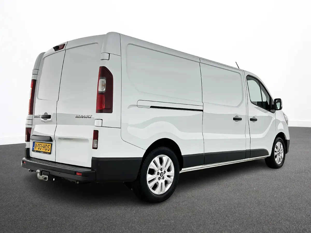 2.0 Blue dCi 150 EDC T30 L2H1 Advance Navigatie Airco Lichtmetalen velgen Betimmering Trekhaak Camera Parkeer sensoren Dab