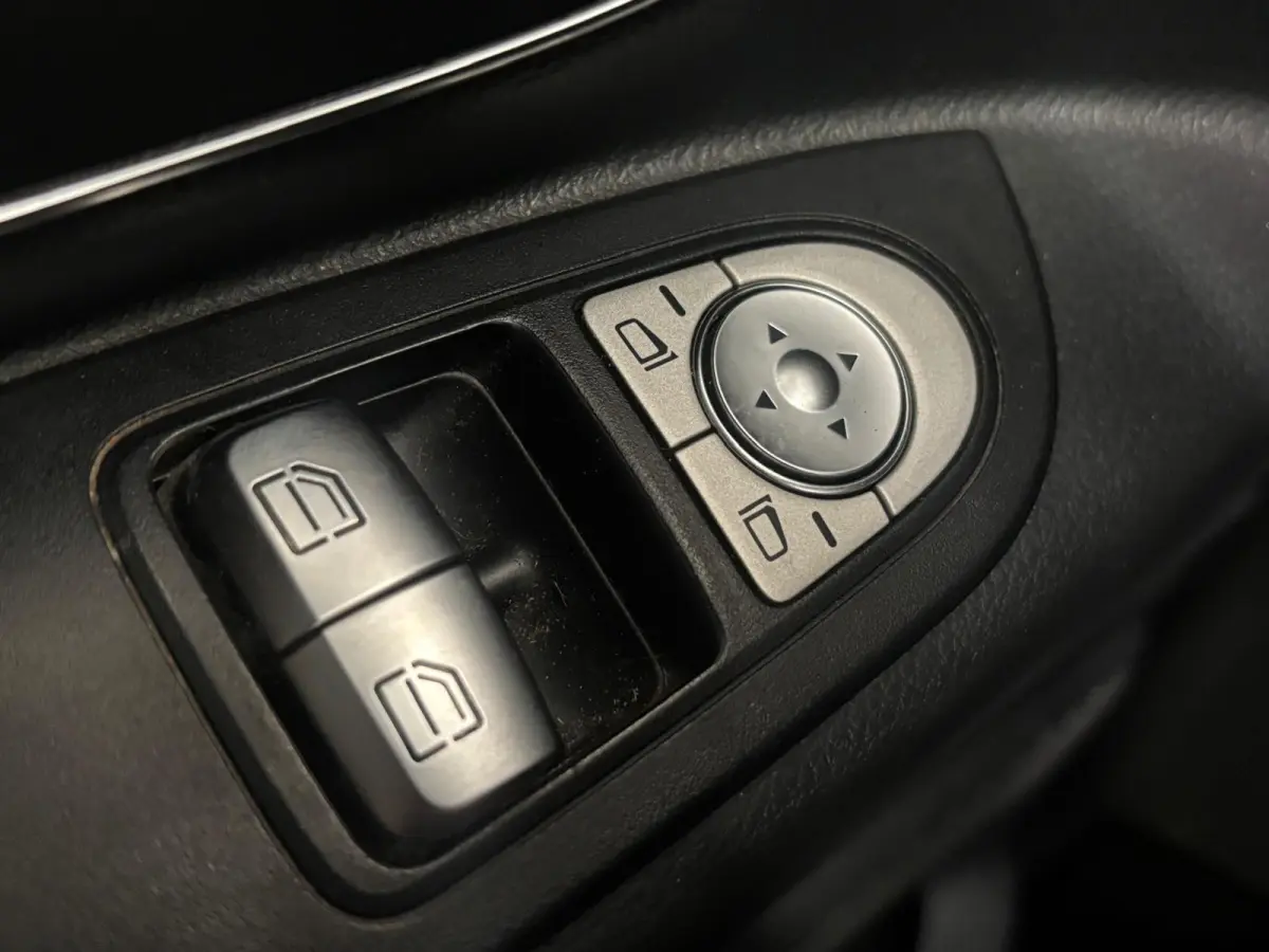 119 CDI Lang Automaat Airco Cruise Control Camera Parkeersensoren Achterklep Trekhaak Side bars