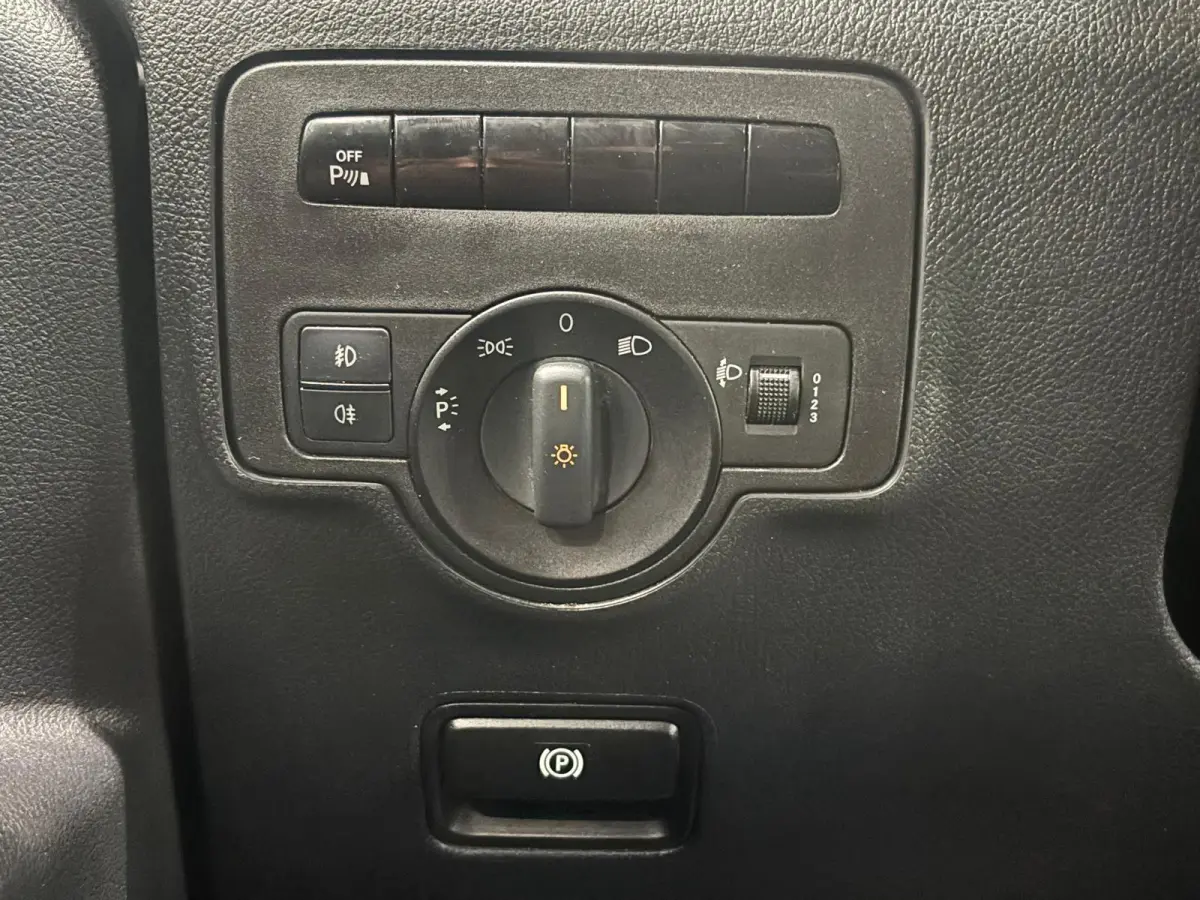 119 CDI Lang Automaat Airco Cruise Control Camera Parkeersensoren Achterklep Trekhaak Side bars