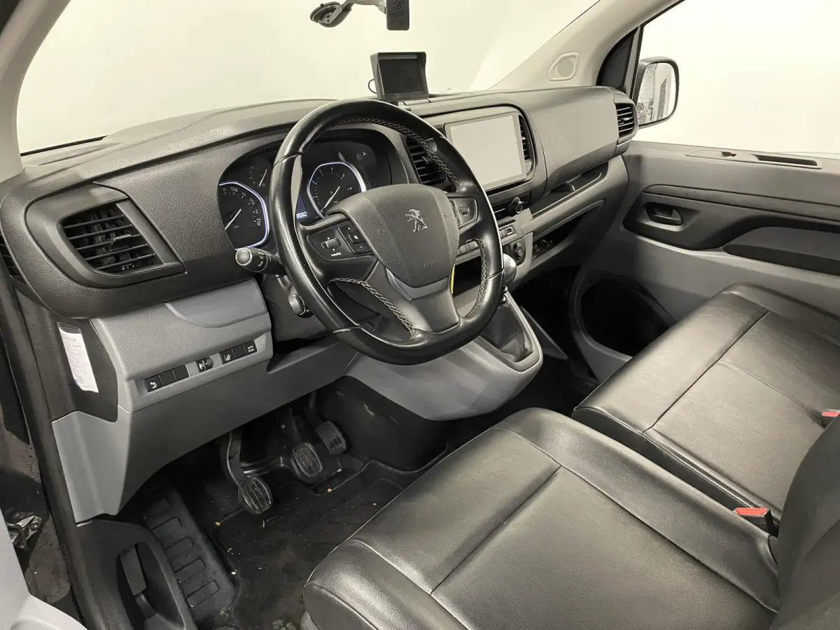 231L 2.0 BlueHDI 120 Premium HANDEL/EXPORT Airco Cruise Control Trekhaak Elektrische schuifdeur Navigatie