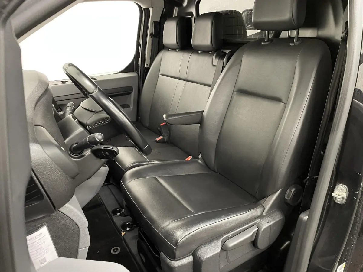 231L 2.0 BlueHDI 120 Premium HANDEL/EXPORT Airco Cruise Control Trekhaak Elektrische schuifdeur Navigatie