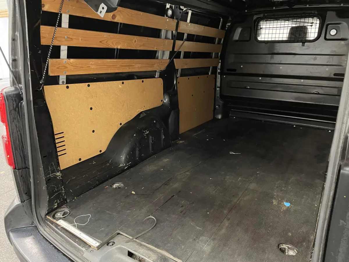 231L 2.0 BlueHDI 120 Premium HANDEL/EXPORT Airco Cruise Control Trekhaak Elektrische schuifdeur Navigatie