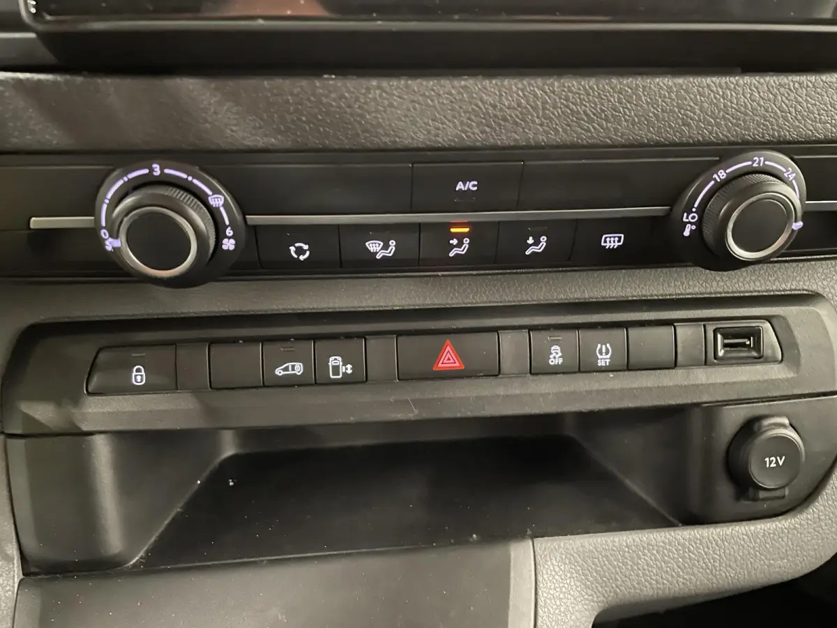 231L 2.0 BlueHDI 120 Premium HANDEL/EXPORT Airco Cruise Control Trekhaak Elektrische schuifdeur Navigatie