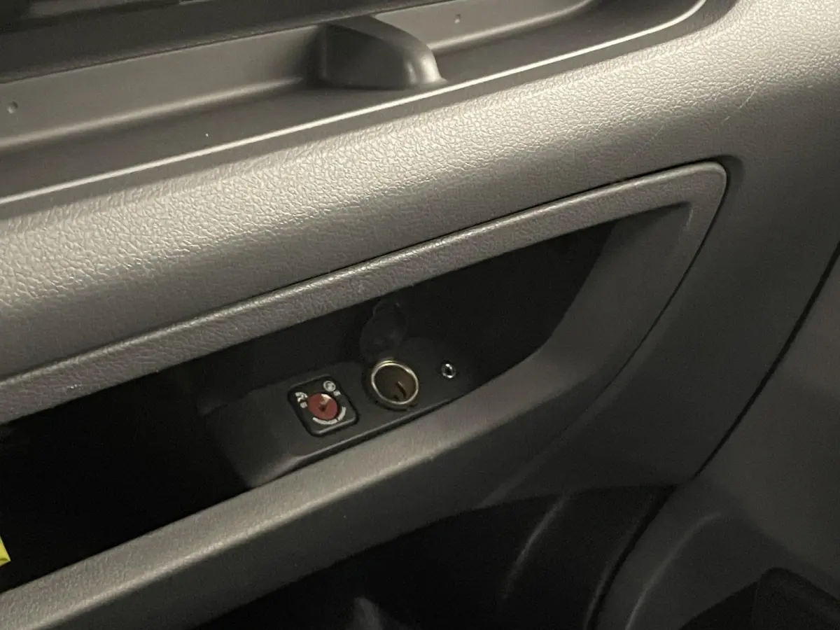 231L 2.0 BlueHDI 120 Premium HANDEL/EXPORT Airco Cruise Control Trekhaak Elektrische schuifdeur Navigatie