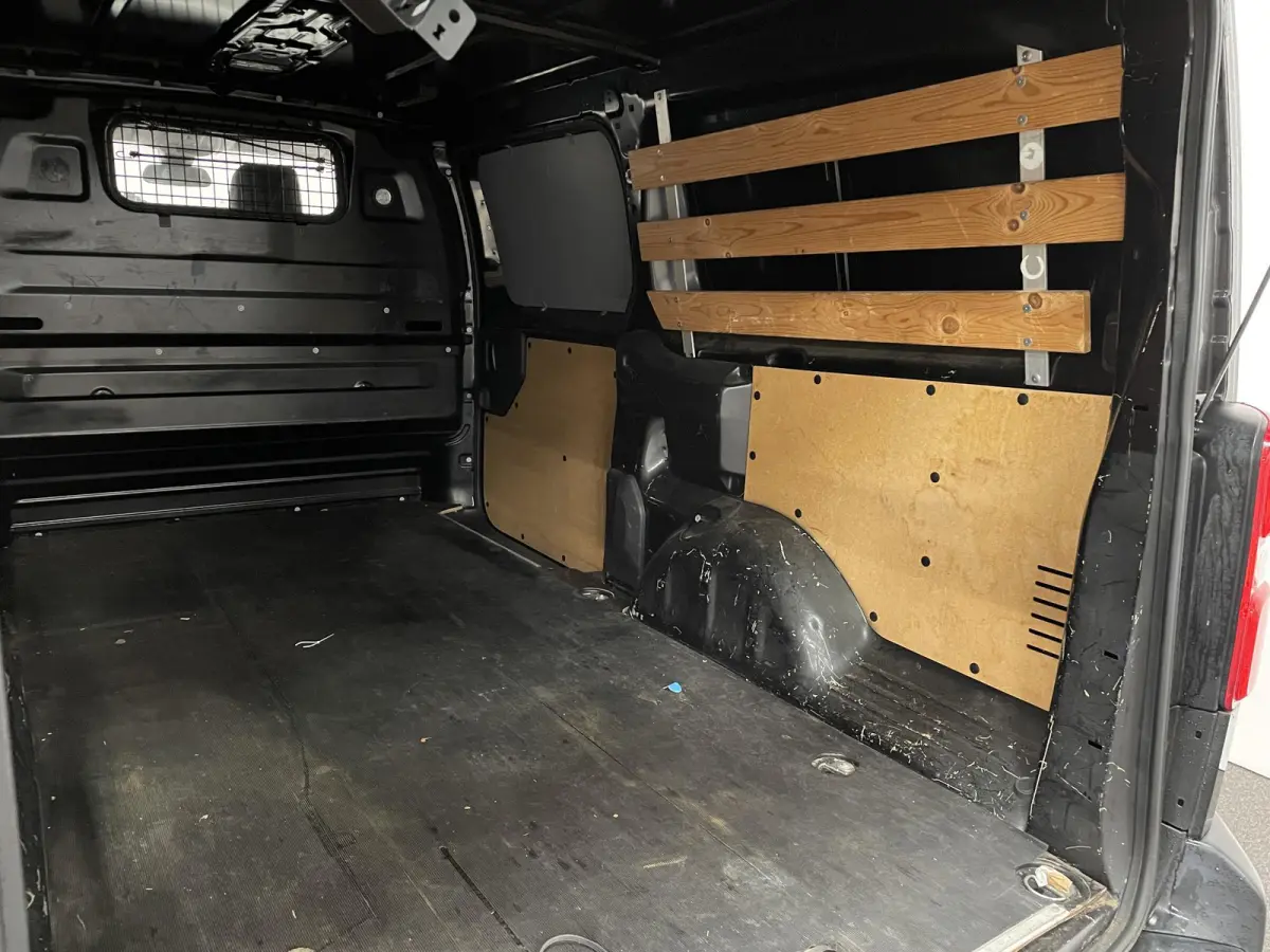 231L 2.0 BlueHDI 120 Premium HANDEL/EXPORT Airco Cruise Control Trekhaak Elektrische schuifdeur Navigatie