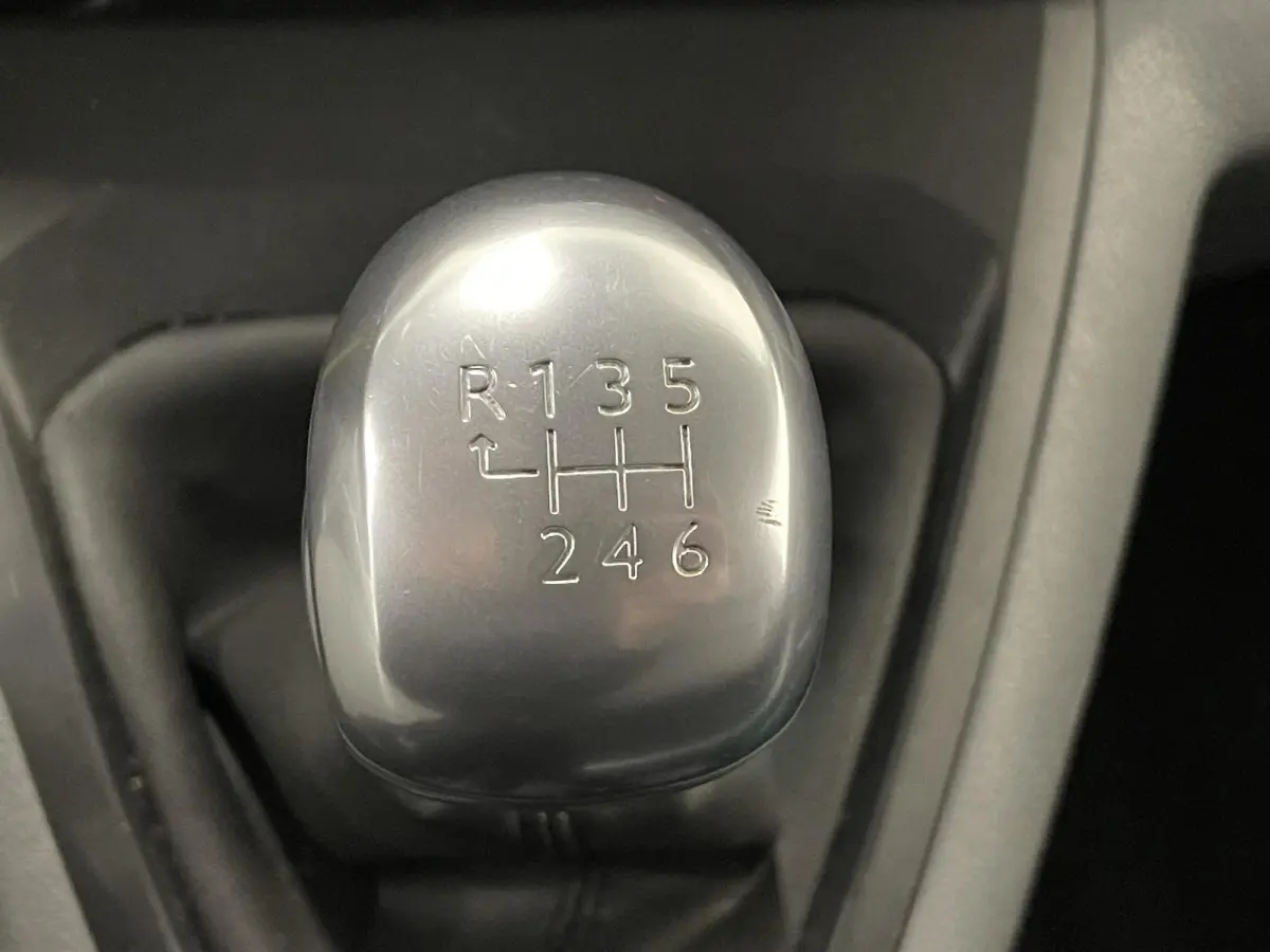 231L 2.0 BlueHDI 120 Premium HANDEL/EXPORT Airco Cruise Control Trekhaak Elektrische schuifdeur Navigatie