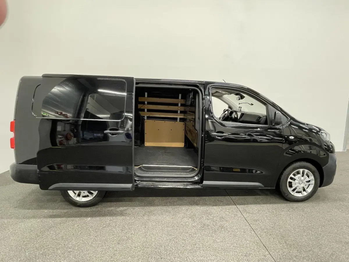 231L 2.0 BlueHDI 120 Premium HANDEL/EXPORT Airco Cruise Control Trekhaak Elektrische schuifdeur Navigatie