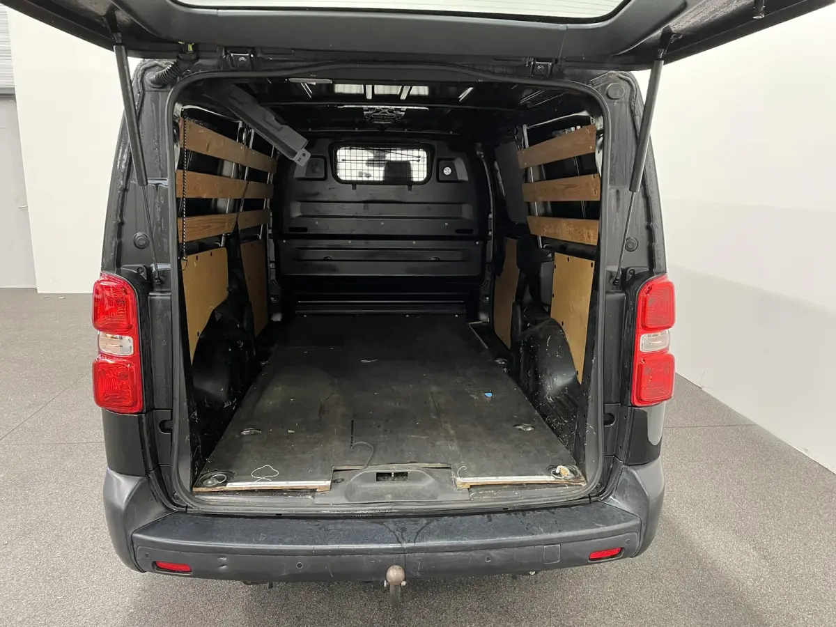 231L 2.0 BlueHDI 120 Premium HANDEL/EXPORT Airco Cruise Control Trekhaak Elektrische schuifdeur Navigatie