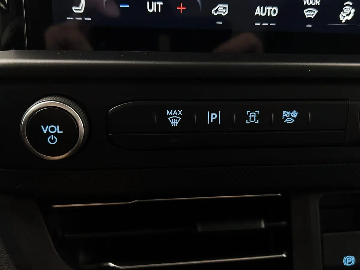 320 2.0 TDCI L2H1 Limited Automaat Airco Navigatie Cruise control Trekhaak