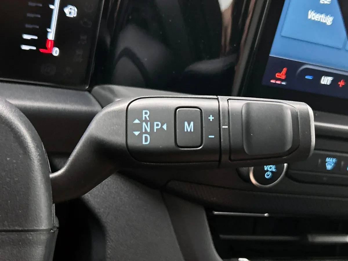 320 2.0 TDCI L2H1 Limited Automaat Airco Navigatie Cruise control Trekhaak