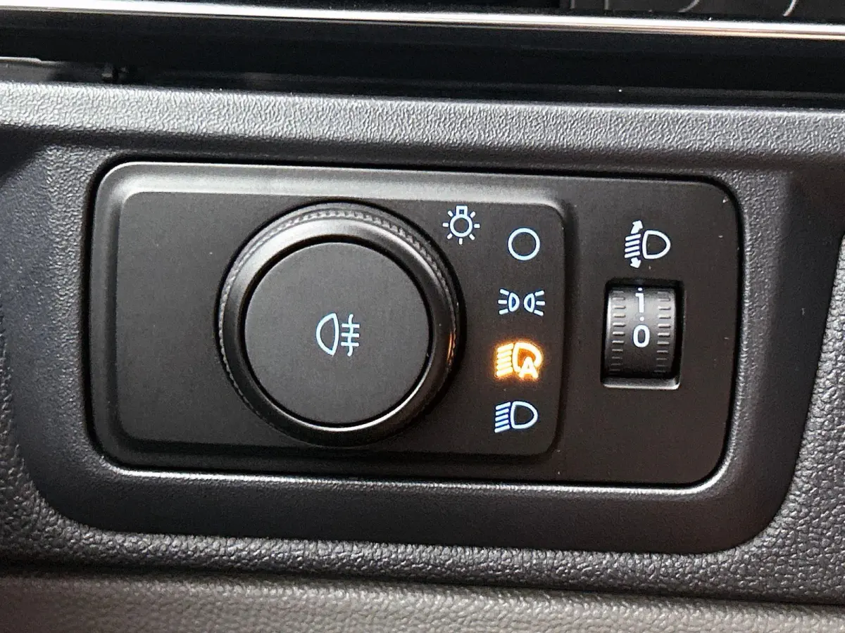 320 2.0 TDCI L2H1 Limited Automaat Airco Navigatie Cruise control Trekhaak