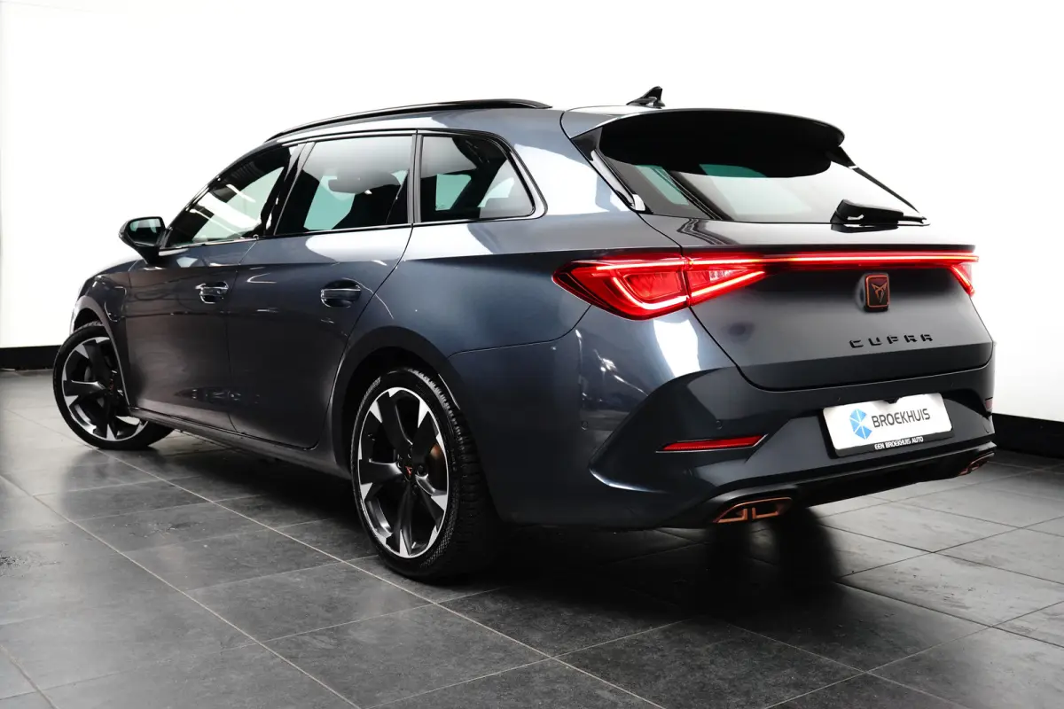 e-Hybrid | ADAPTIVE CRUISE | 19'' LMV | STOELVERWARMING | CAMERA | CAPLAY | FULL LED | PARK SENSOREN