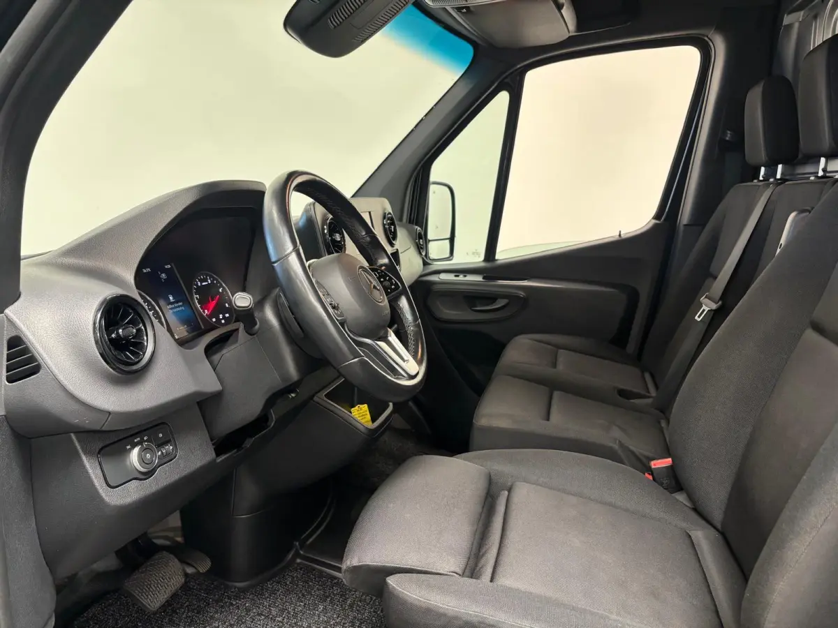 315 1.9 CDI L2H2 RWD Automaat 9-G tronic Airco Navigatie Camera Cruise control 3Zits Electra pakket DAB
