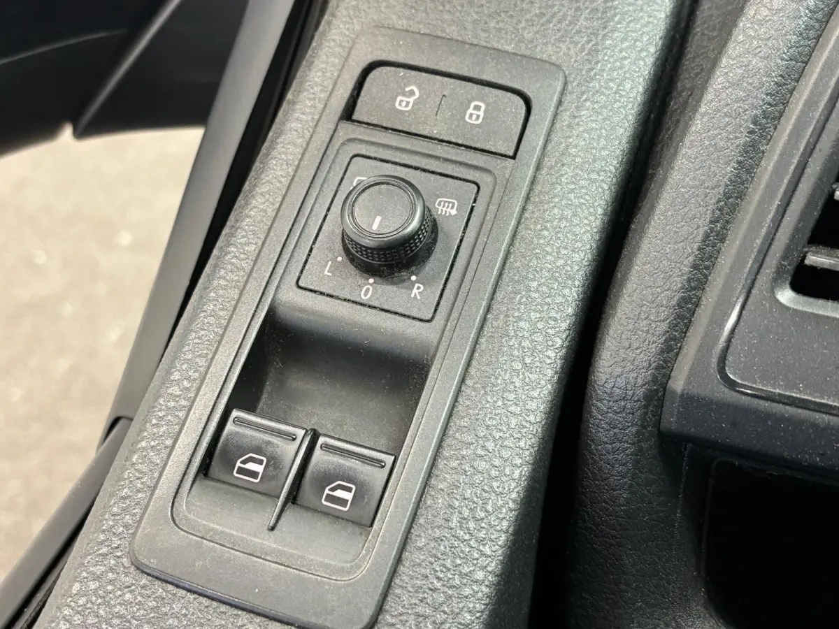 2.0 TDI L2H1 Highline Handel/Export Airco Cruise control Navigatie Parkeersensoren 20 inch Licht metalen velgen