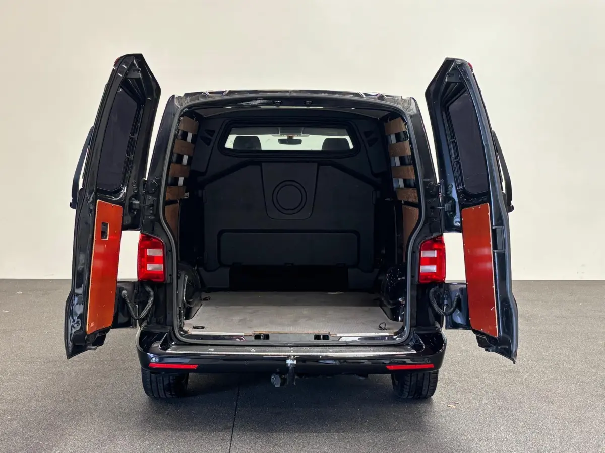 2.0 TDI L2H1 Highline Handel/Export Airco Cruise control Navigatie Parkeersensoren 20 inch Licht metalen velgen