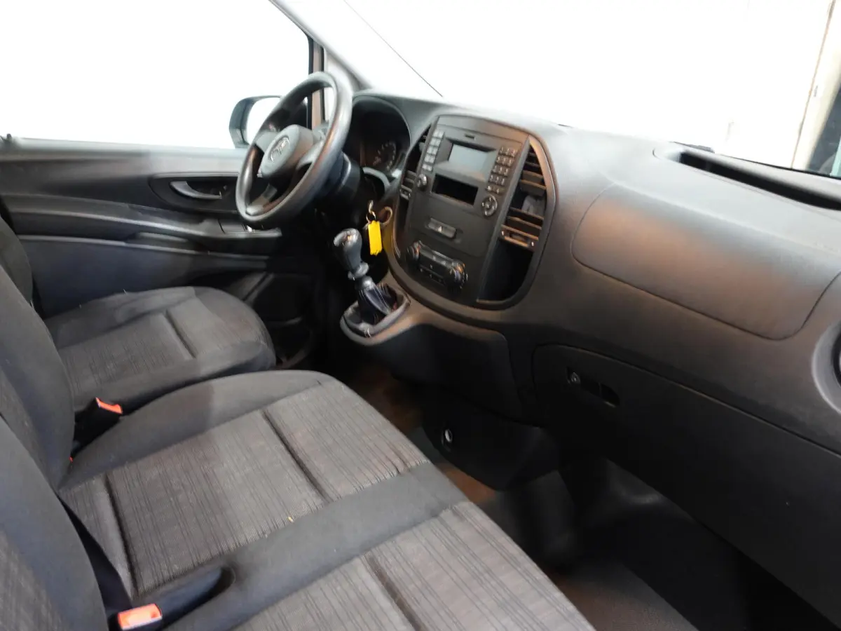 111 Base Extra Lang 9persoons PERSONENBUS HANDEL/EXPORT incl. BTW Airco