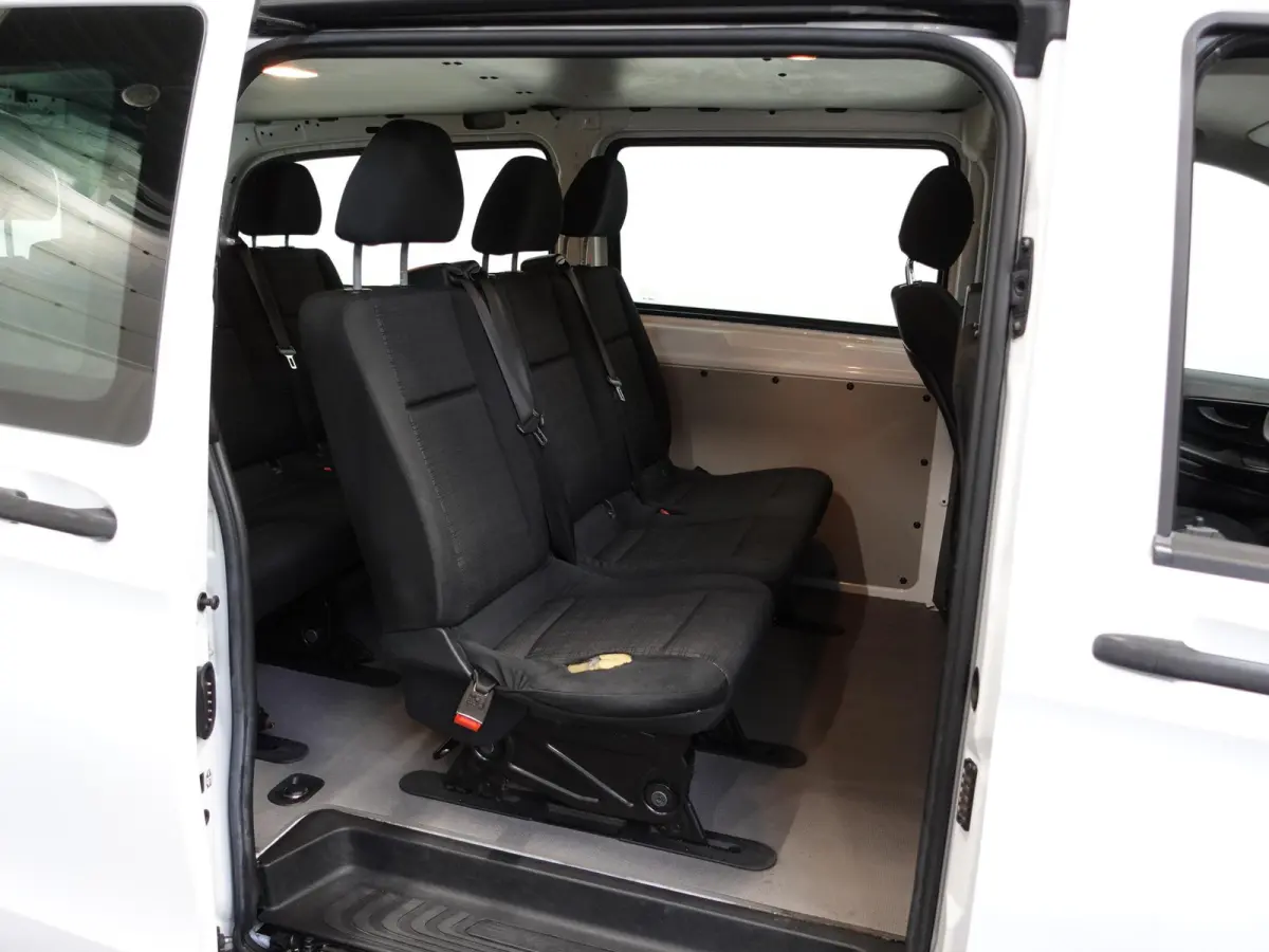 111 Base Extra Lang 9persoons PERSONENBUS HANDEL/EXPORT incl. BTW Airco