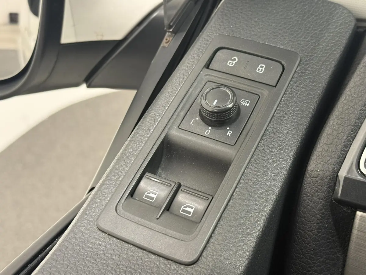 2.0 TDI L2H1 Automaat HANDEL / EXPORT Airco Navi LM velgen LED Achterklep Trekhaak Adaptieve Cruise Control