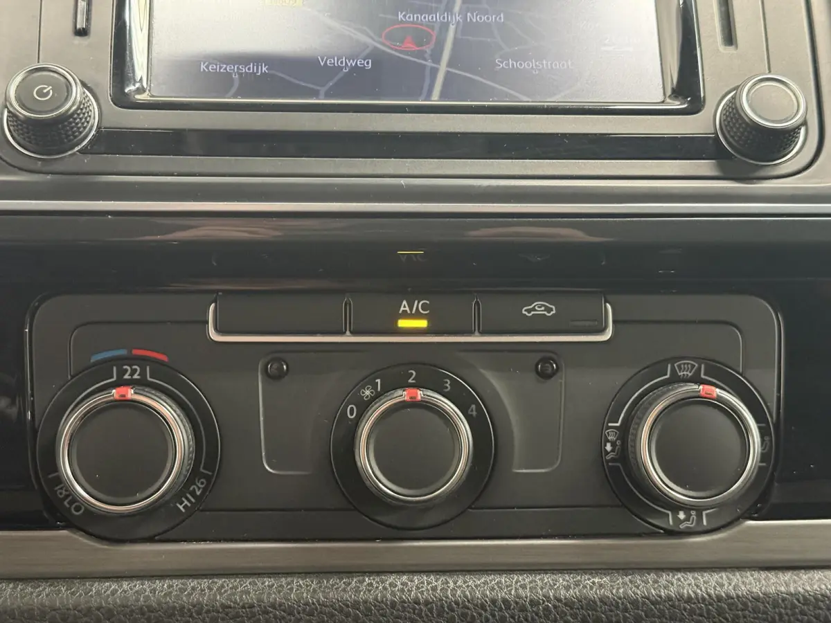 2.0 TDI L2H1 Automaat HANDEL / EXPORT Airco Navi LM velgen LED Achterklep Trekhaak Adaptieve Cruise Control