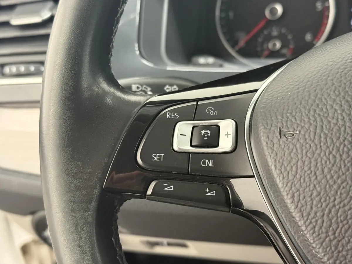 2.0 TDI L2H1 Automaat HANDEL / EXPORT Airco Navi LM velgen LED Achterklep Trekhaak Adaptieve Cruise Control