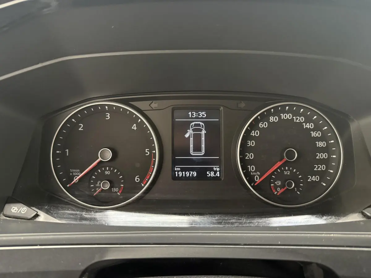 2.0 TDI L2H1 Automaat HANDEL / EXPORT Airco Navi LM velgen LED Achterklep Trekhaak Adaptieve Cruise Control