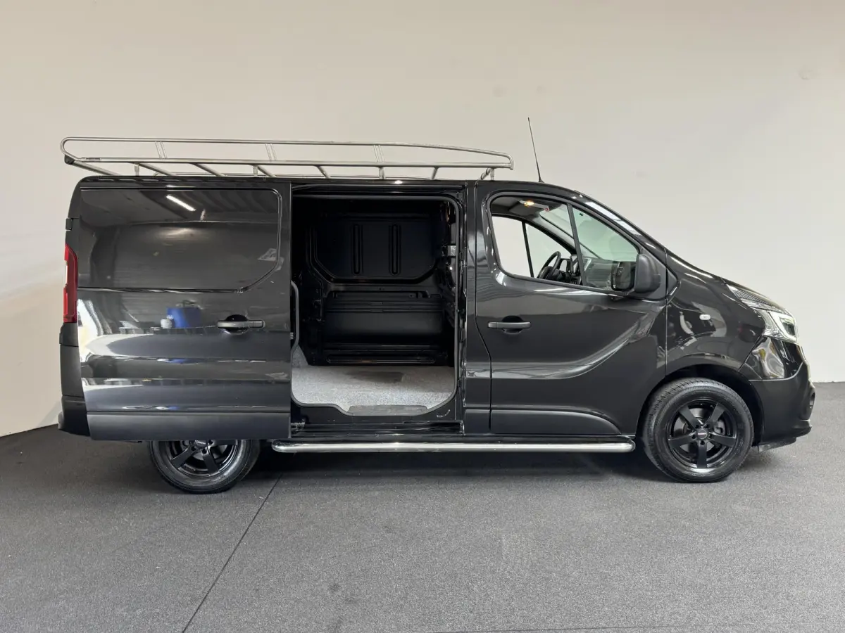 1.6 dCi 95 T29 L1H1 Comfort HANDEL/EXPORT Imperiaal Side Bars Lichtmetalen velgen