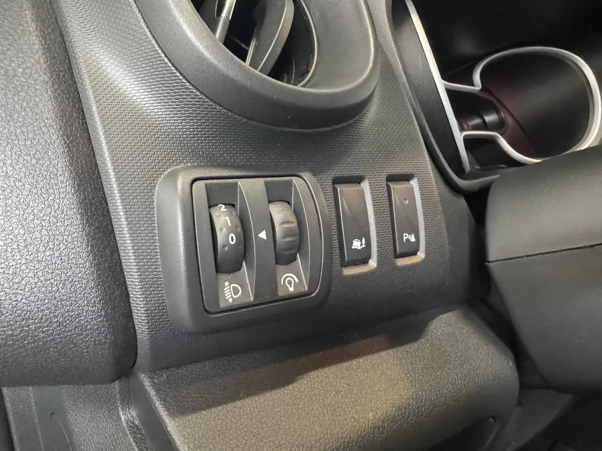 1.6 dCi 95 T29 L1H1 Comfort HANDEL/EXPORT Imperiaal Side Bars Lichtmetalen velgen