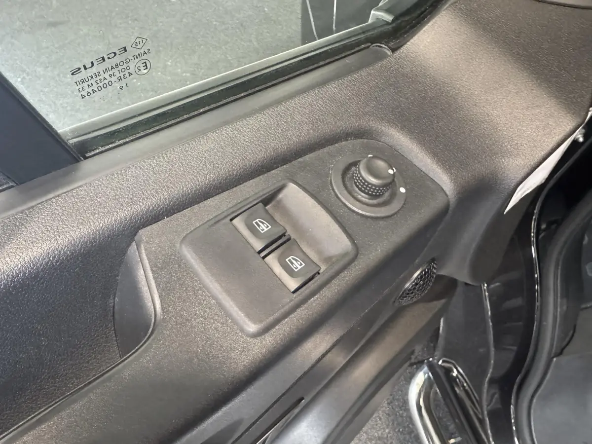1.6 dCi 95 T29 L1H1 Comfort HANDEL/EXPORT Imperiaal Side Bars Lichtmetalen velgen