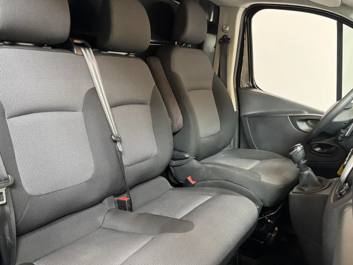 1.6 dCi 95 T29 L1H1 Comfort HANDEL/EXPORT Imperiaal Side Bars Lichtmetalen velgen